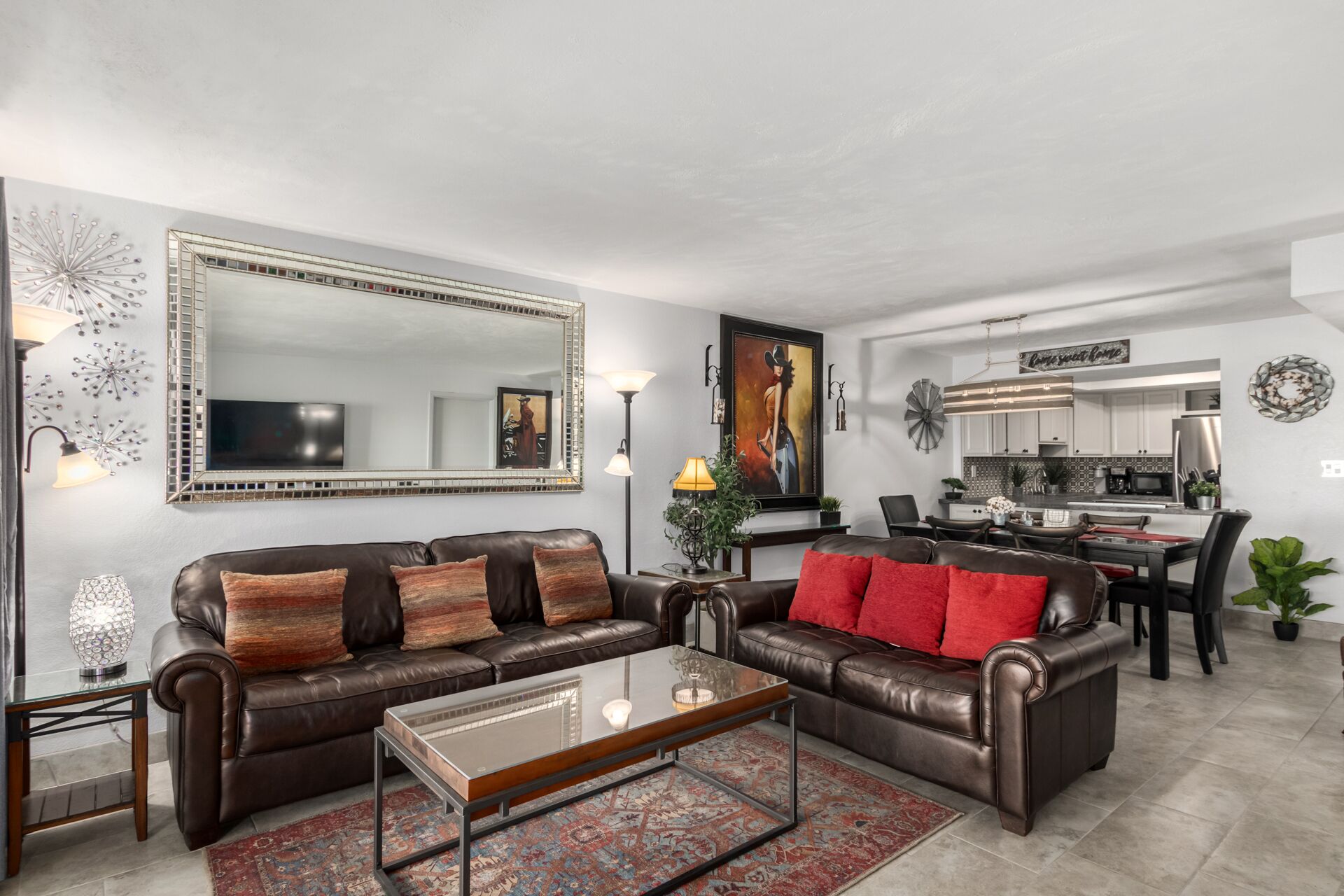 TRENDY Lakefront + 3 KING beds + HEATED pool