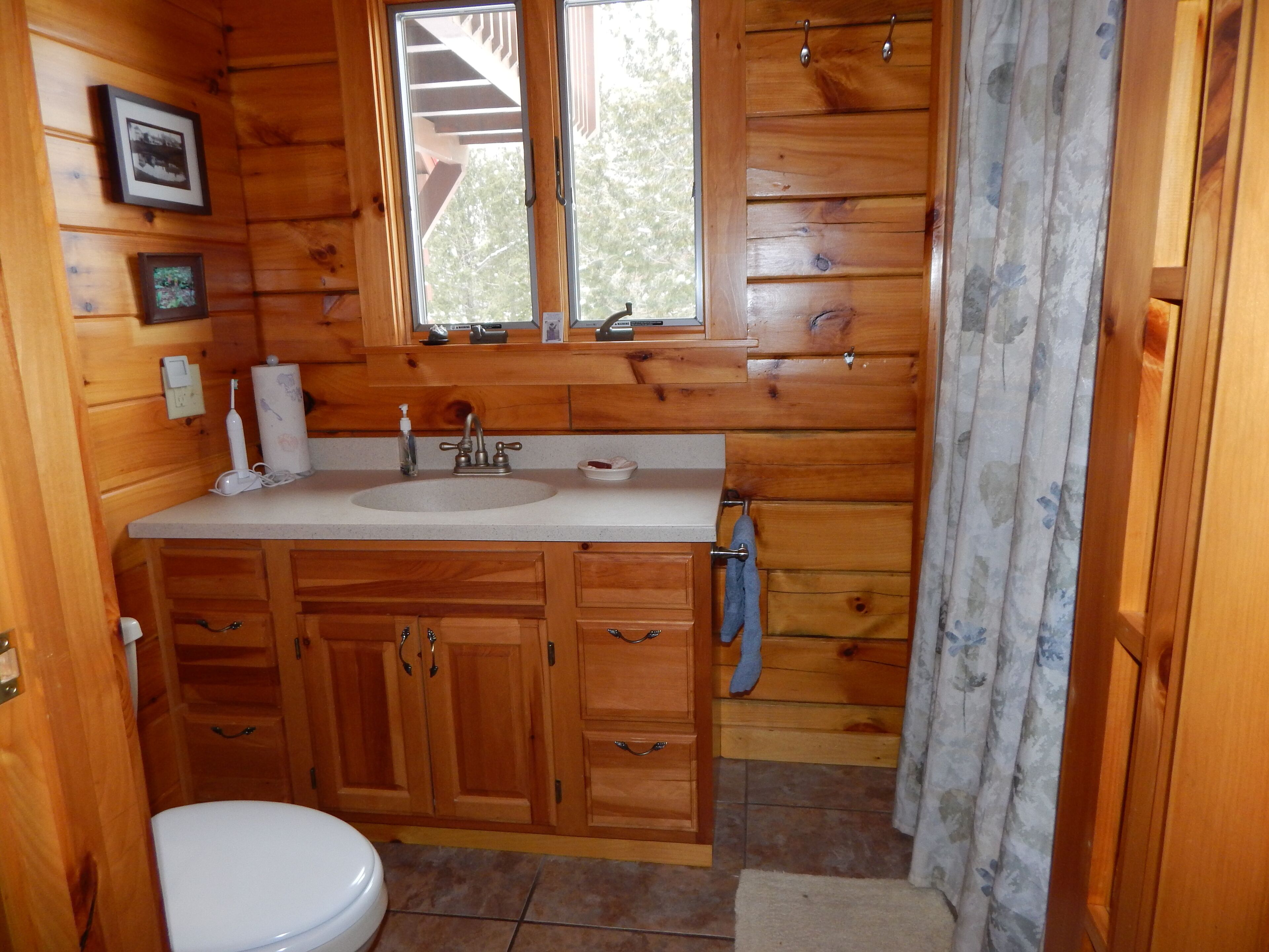 Private Lake Front Property - Ruby's Lake House