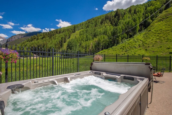 Bain à remous extérieur