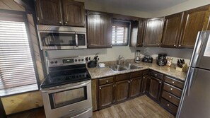 ثلاجة، ميكروويف، فرن، موقد طهي مسطح