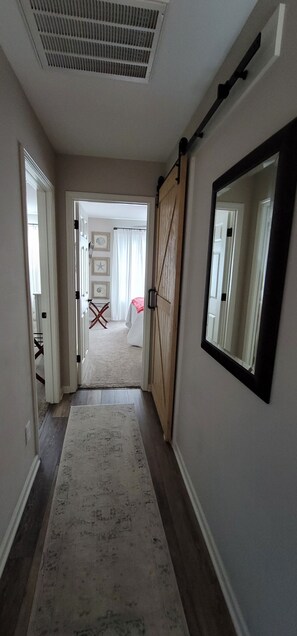 3 bedrooms, in-room safe, iron/ironing board, WiFi - SeaSide Farm House, in the heart of everything, Wilmington reg. # STL 2019-0113 (Wilmington)