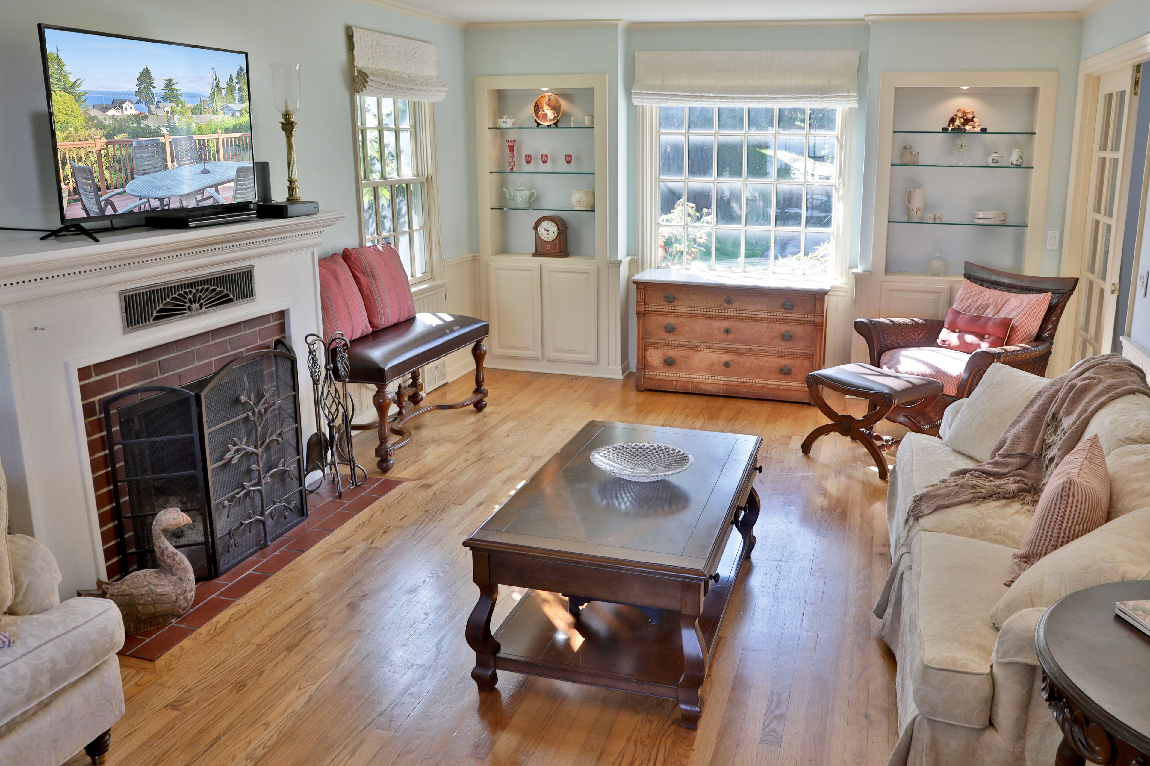 Beautiful Private Park-Like Acre, Water views, Work Spaces & Great Wifi