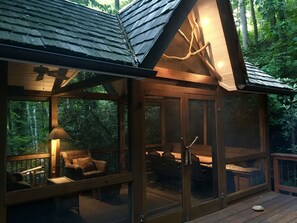 Outdoor dining - Waters Fall - private, stunning setting in gated Hound Ears. Close to BR & Boone (Boone)