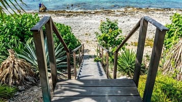 Am Strand, Liegestühle, Strandtücher