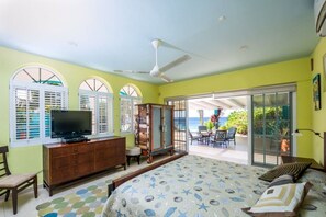 3 bedrooms, in-room safe, iron/ironing board, travel crib