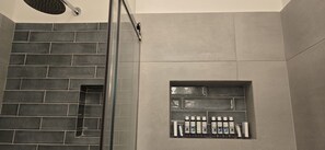Combined shower/tub, hair dryer, towels - Make some family memories - 4 bd/4ba, views, W/D, WiFi (Athens)