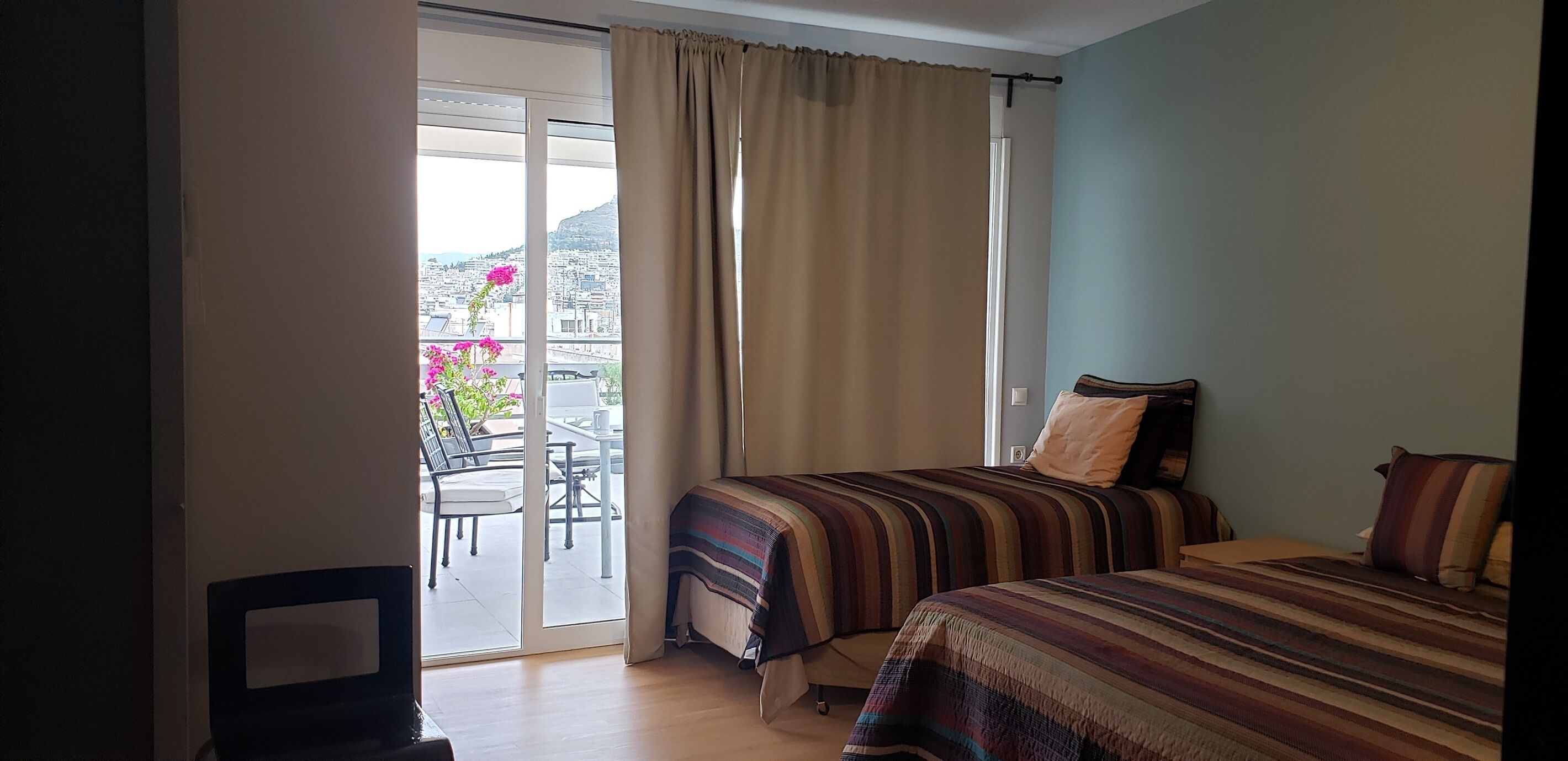 4 bedrooms, iron/ironing board, travel crib, free WiFi