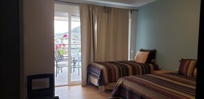 4 室のベッドルーム、アイロン / アイロン台、旅行用ベビーベッド、WiFi (無料)