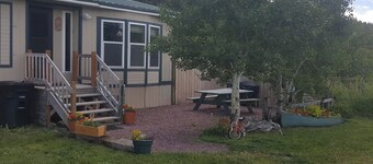 Quiet Countryside...but just a few minutes from town!!