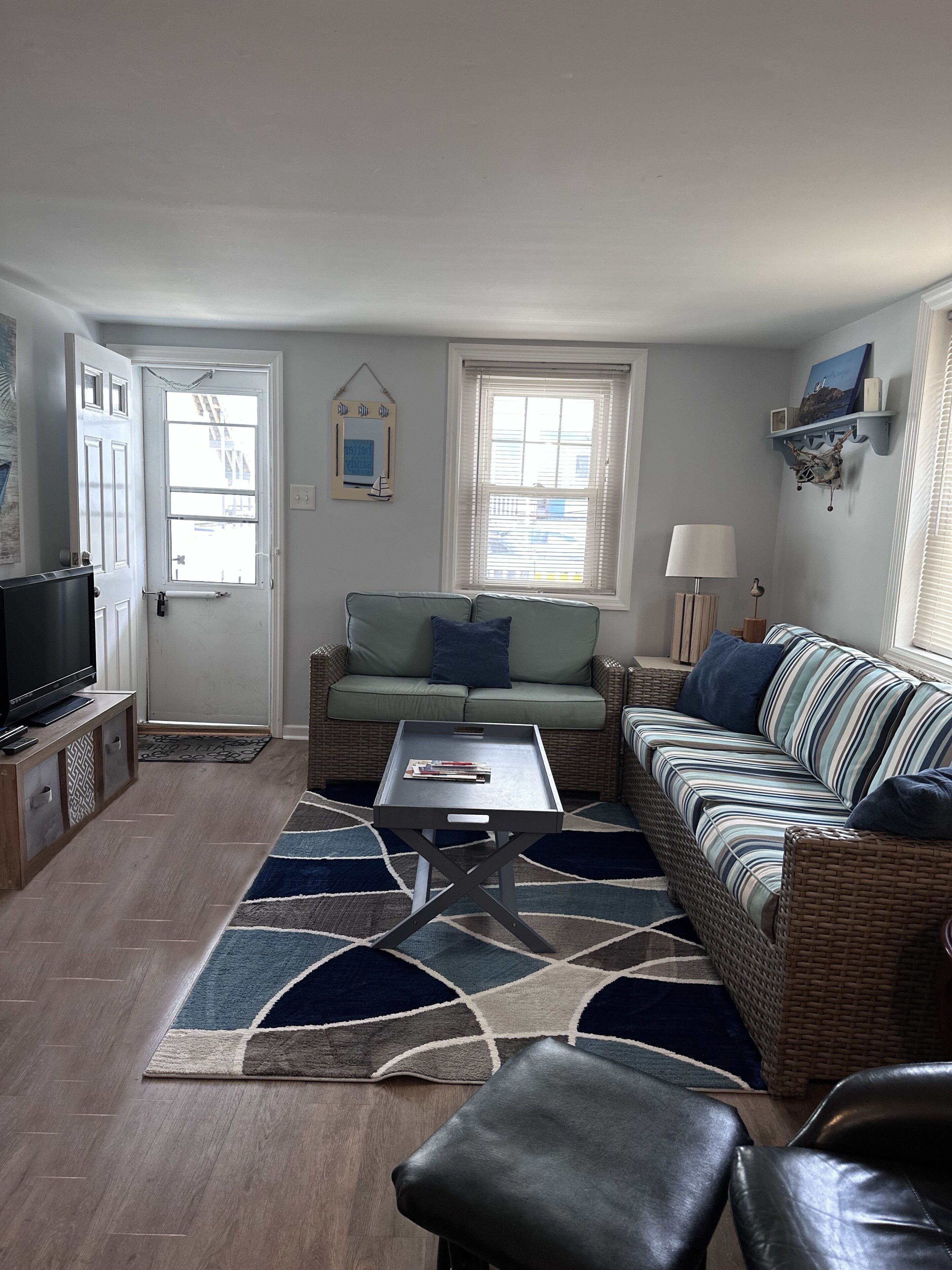 North End Garden Apt w/ fabulous porch. 2 beds, 1 bath. 10 houses to the beach. 