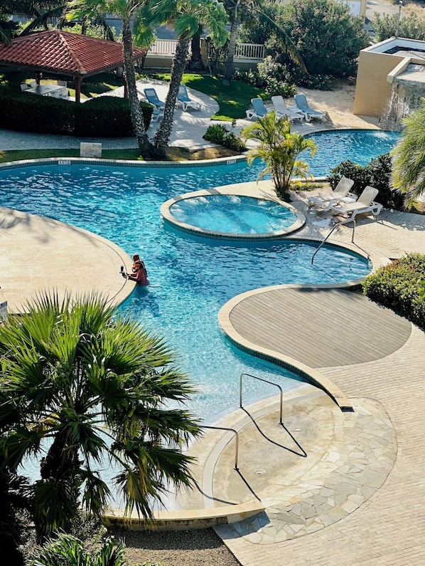 Pool - Astonishing Eagle Beach Top Floor View Condo (Oranjestad-West)
