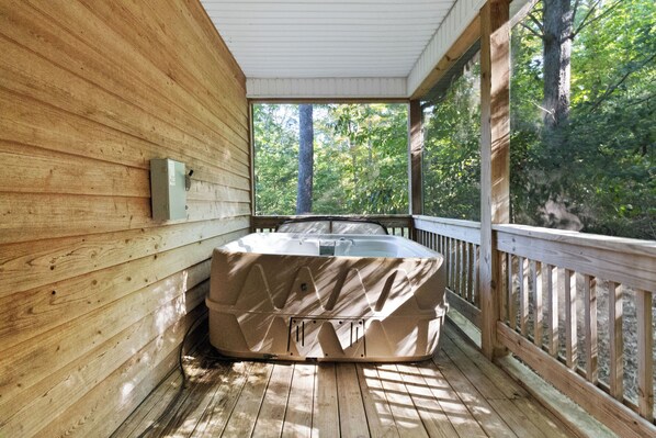 Outdoor spa tub