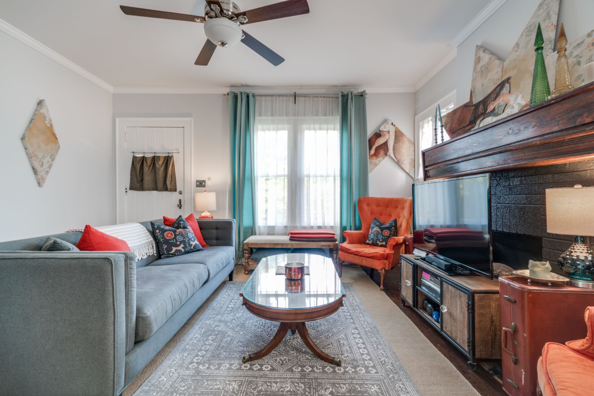 Cozy Art Lover's Getaway