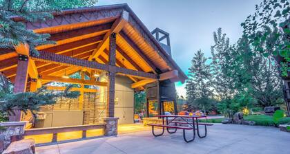 Cozy condo in Steamboat Springs. Close to slopes!