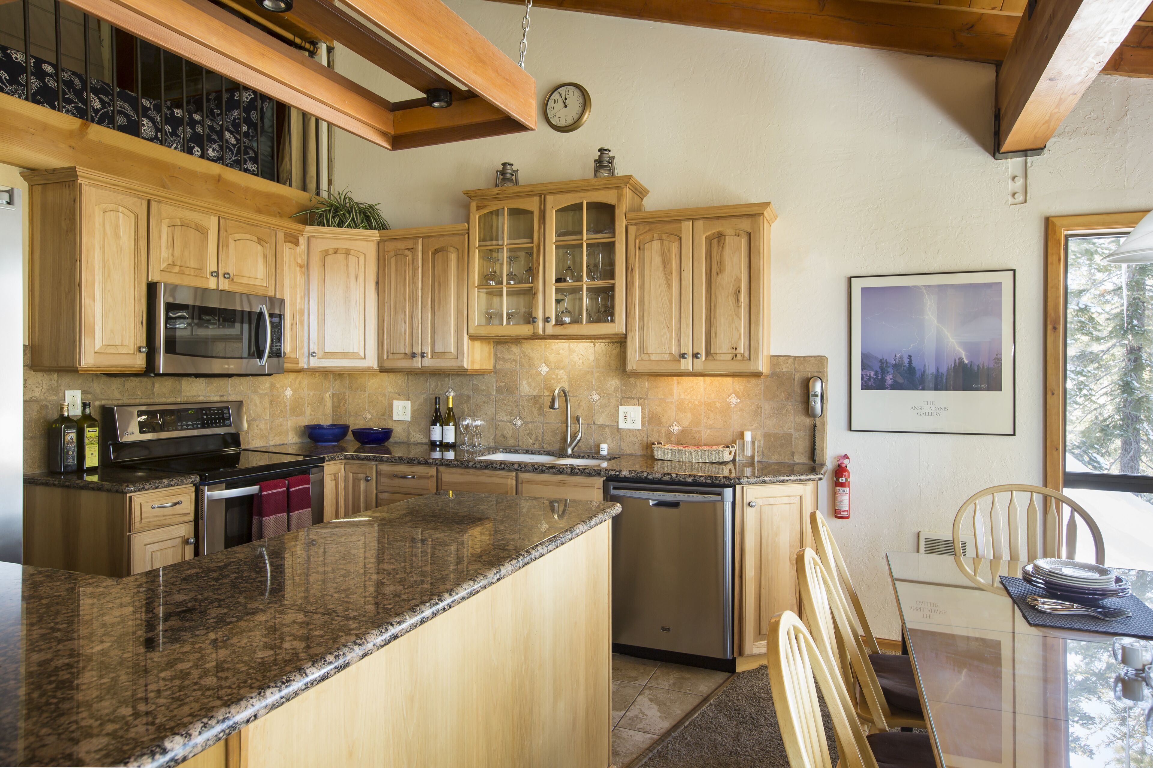 SKI IN/OUT  On the Mtn. above Cyn Ldge, Slps 8, Dlx