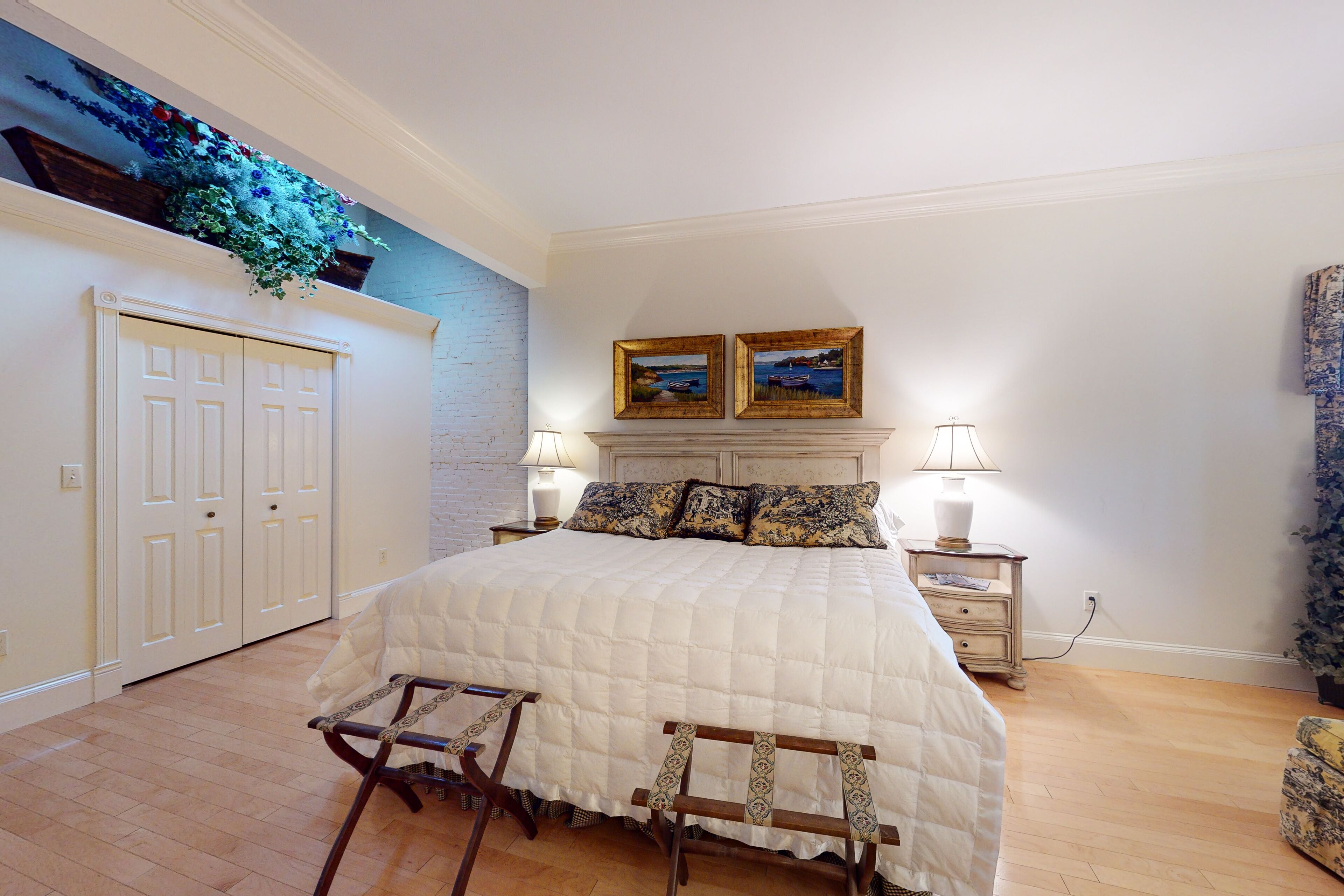 Romantic Main Street retreat with Juliet balcony, garden patio, & WiFi