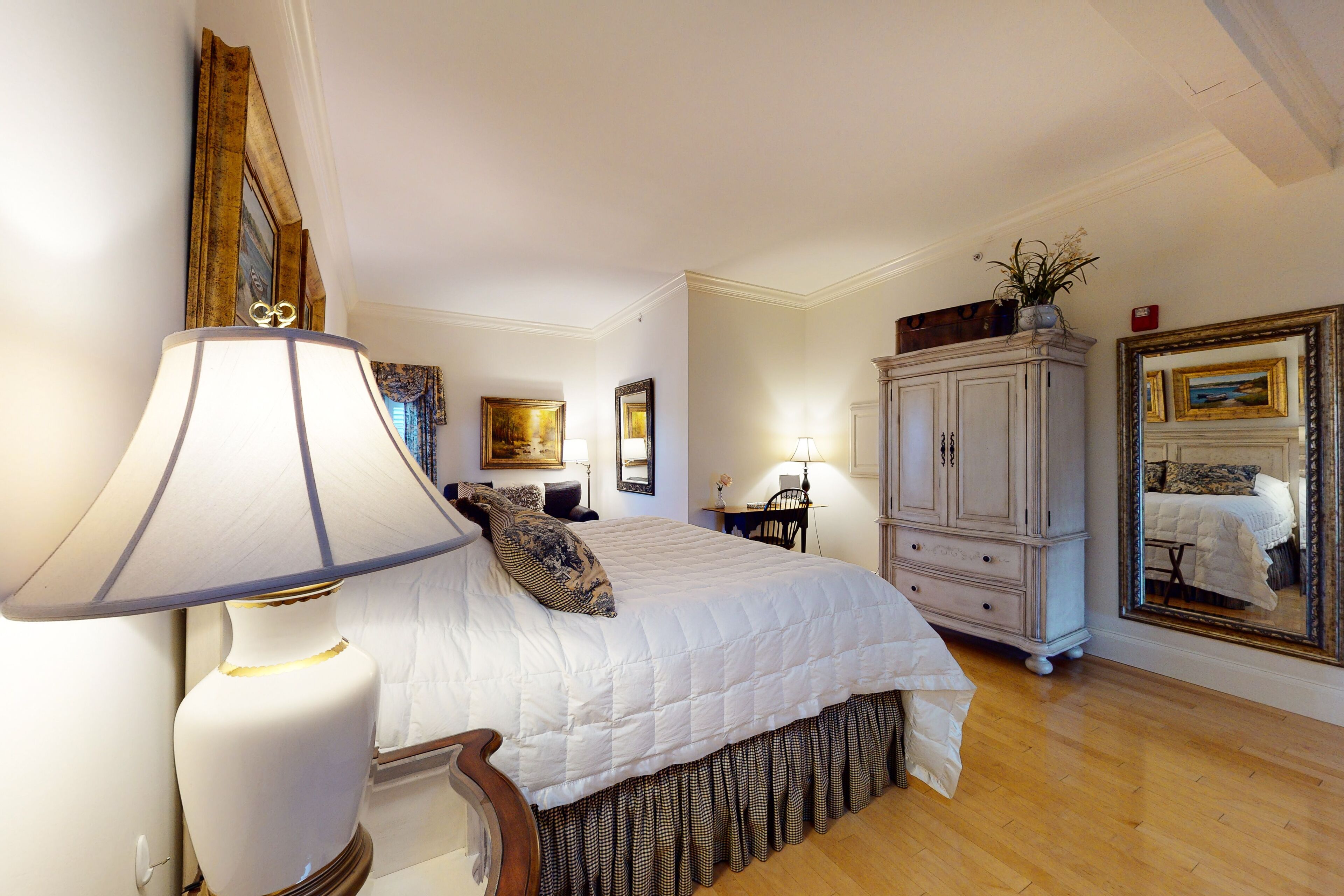 Romantic Main Street retreat with Juliet balcony, garden patio, & WiFi