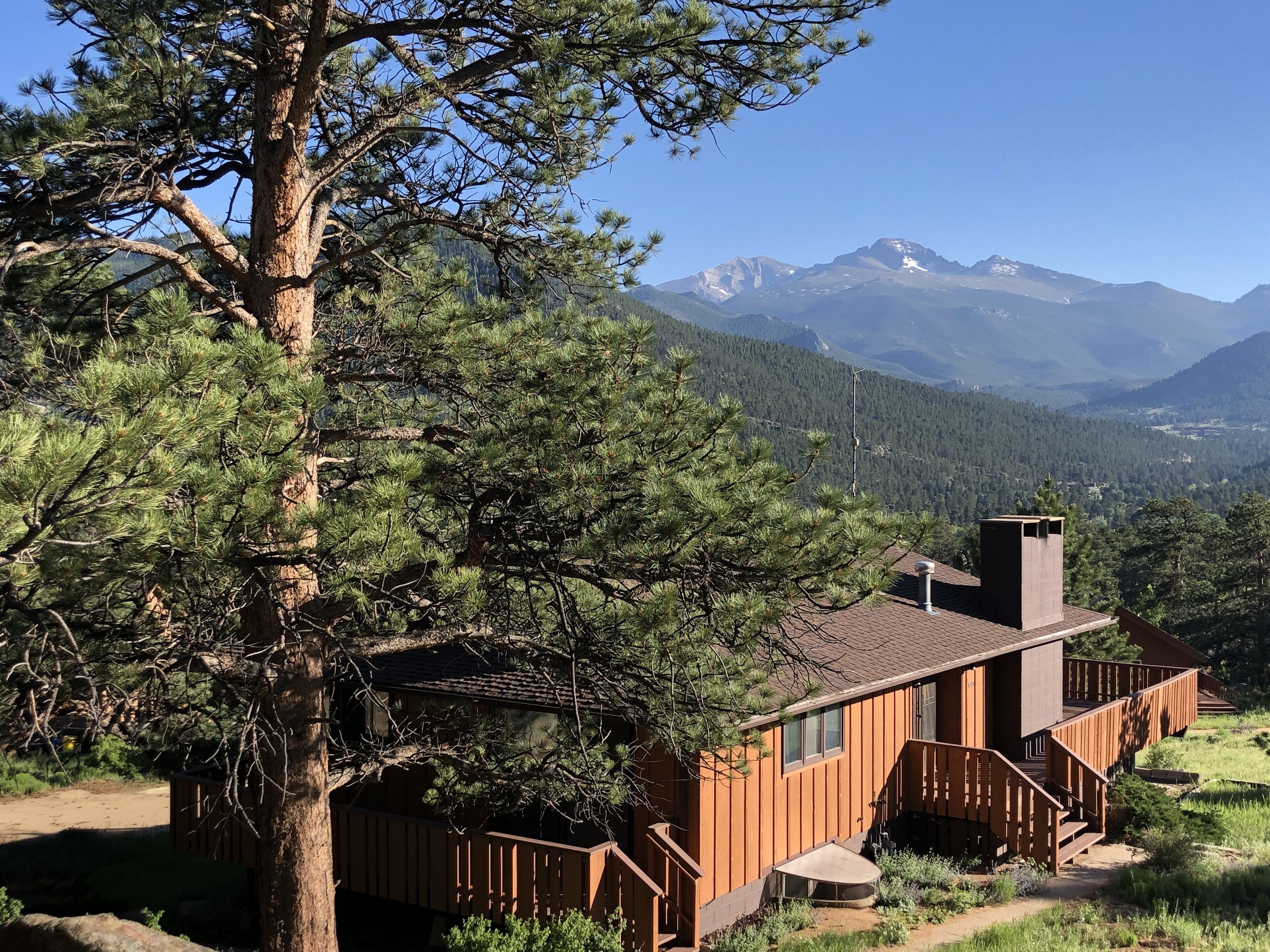 Breathtaking Views, Huge Deck, Private, Fireplace, 4 Bedroom 2 Bath, Sleeps 10

