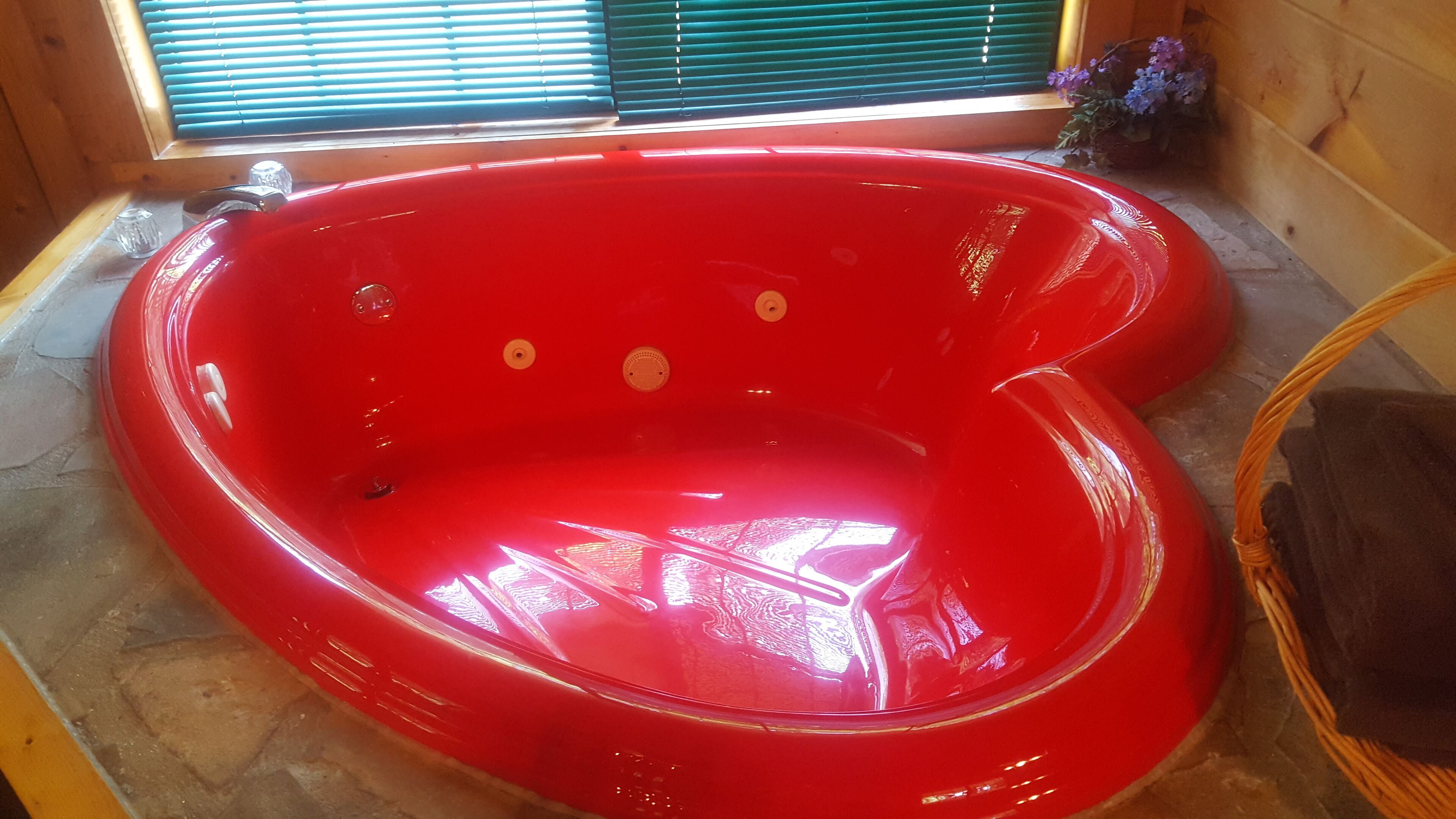 Beautiful, Affordable, Cabin Near Pigeon Forge For Couples! 