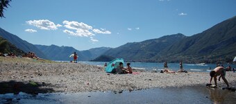 VILLA adatta alle famiglie e alle biciclette con piscina e giardino vicino a BELLAGIO