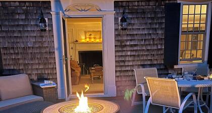 Overloking Wychmere Harbor, kävellä rannalle, kaupunkiin ja Nantucket lautalle