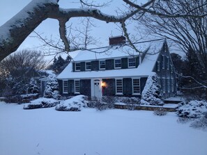 Exterior - Overlooking Wychmere Harbor, 400 steps to beach, town & Nantucket ferry.
(harwichport, ma)