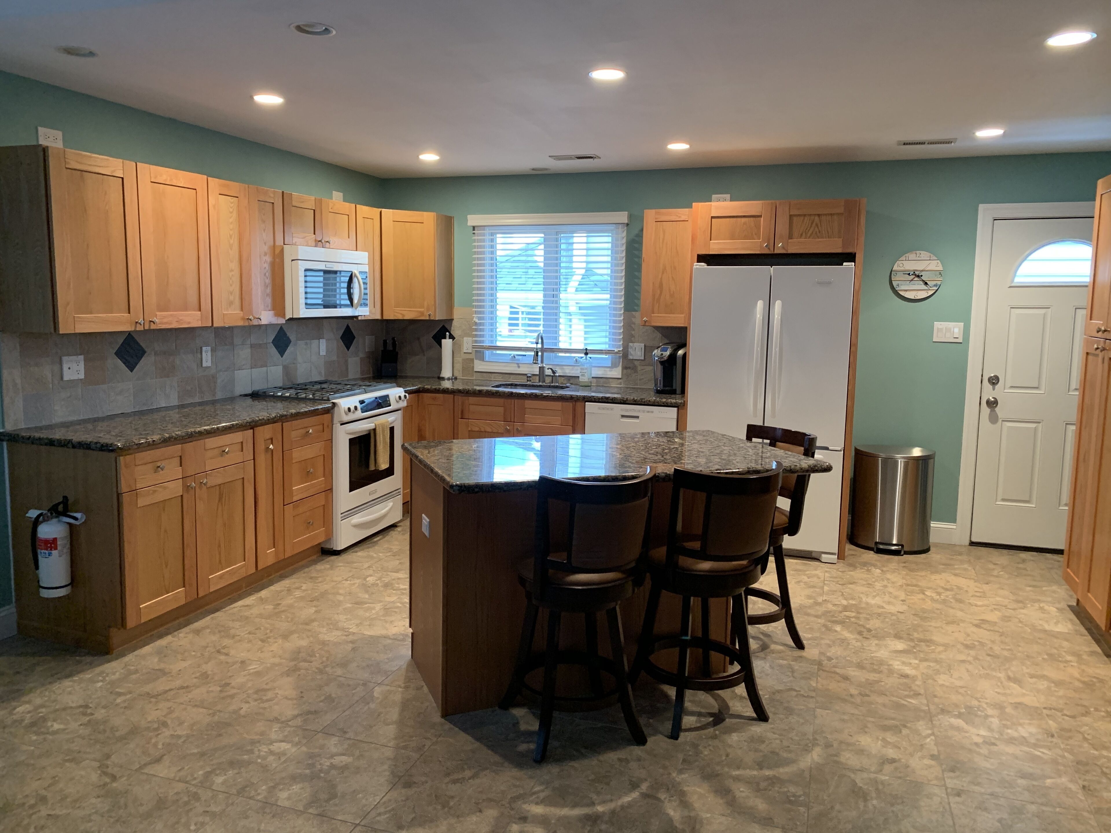 Your Dream Vacation Home! Single Home close to Beach and across from Bay!