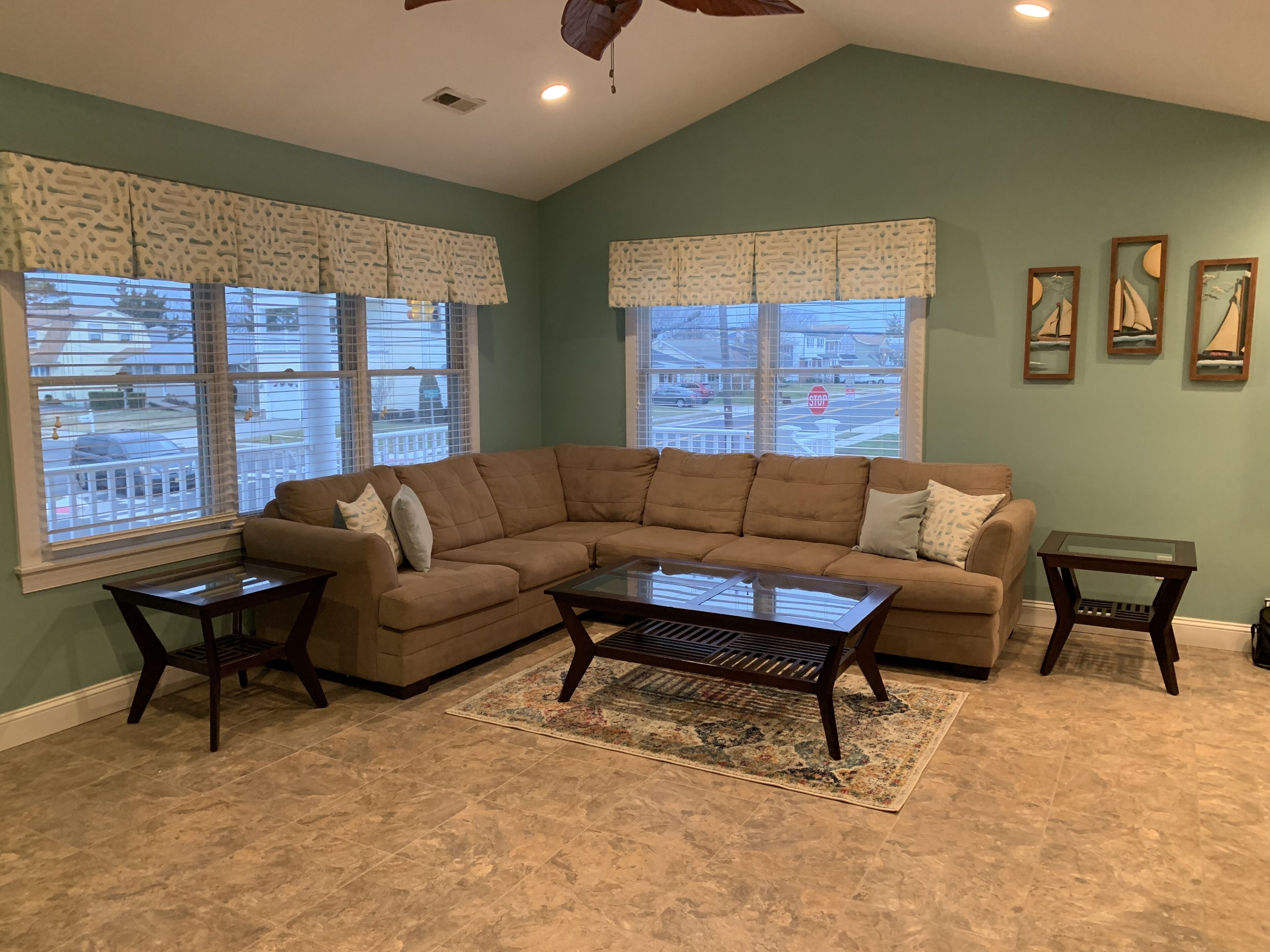 Your Dream Vacation Home! Single Home close to Beach and across from Bay!