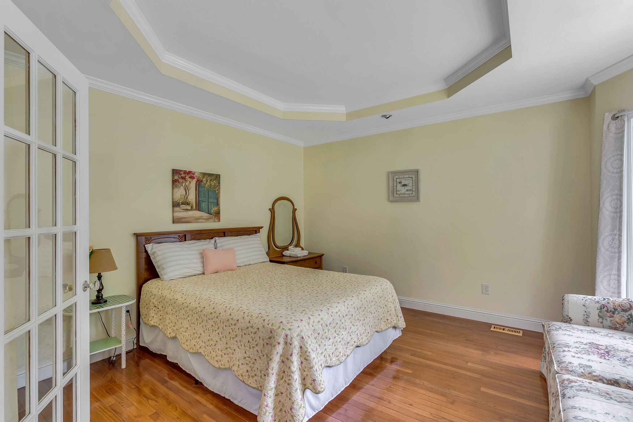 "GREAT VIEWS"....with beach! Gorgeous views of the lake