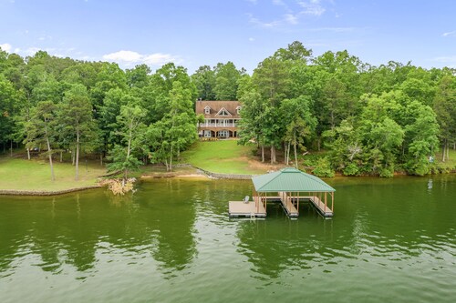 Great Views: 5  BR, 4.5  BA House in Double Springs, Sleeps 18