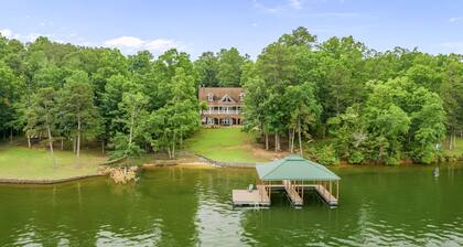Great Views: 5 BR, 4.5 BA House in Double Springs, Sleeps 18