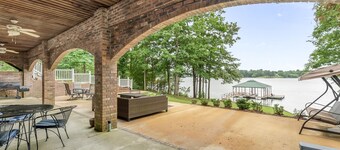 Great Views: 5 BR, 4.5 BA House in Double Springs, Sleeps 18