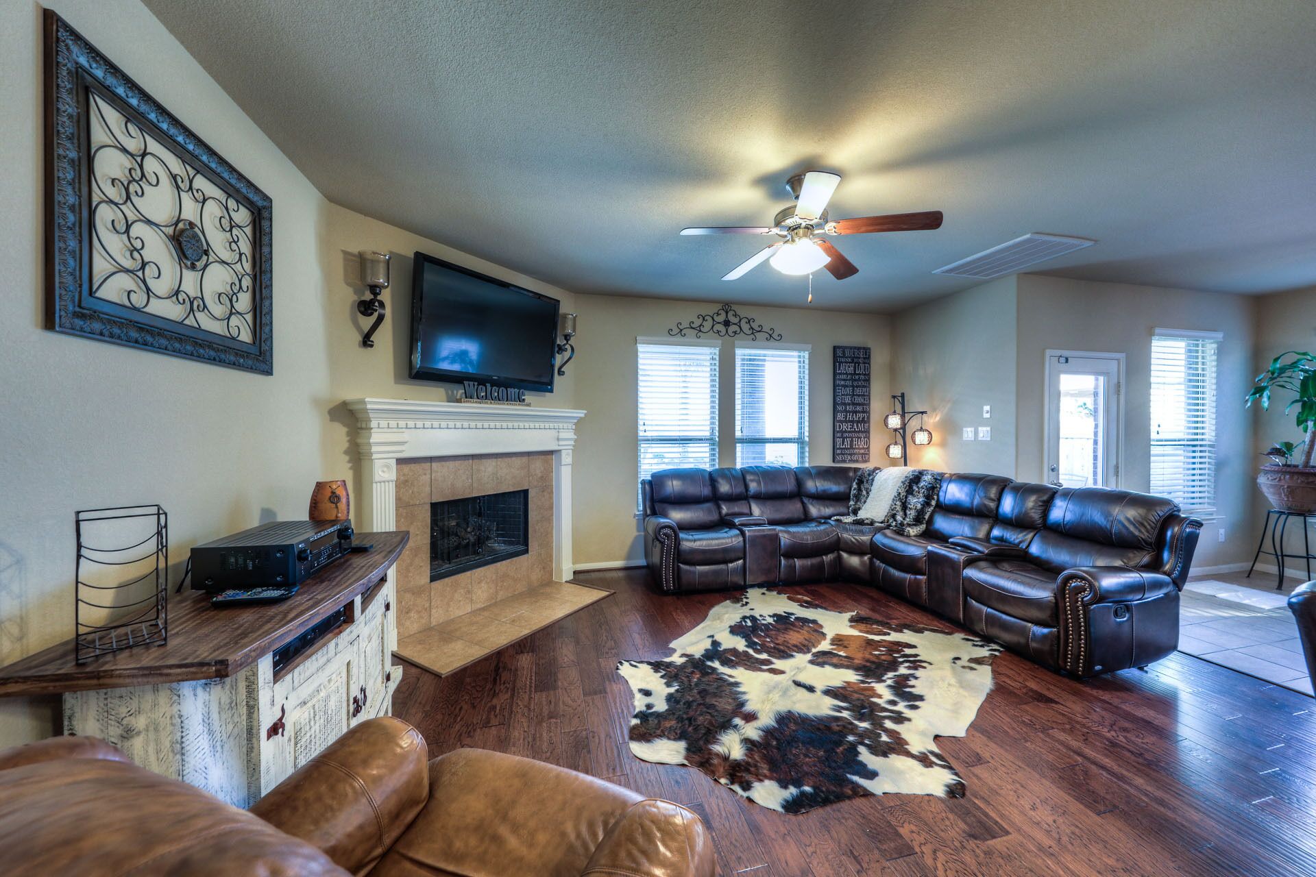 Family friendly gorgeous home with tuscany/western flair,pool, pool table