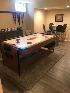 Games room - The Road To Omaha Home (Omaha)