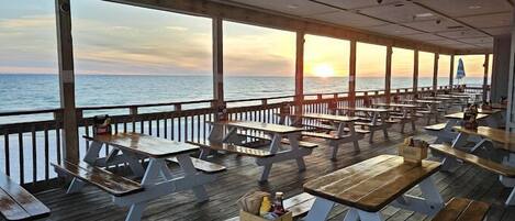 屋外ダイニングエリア