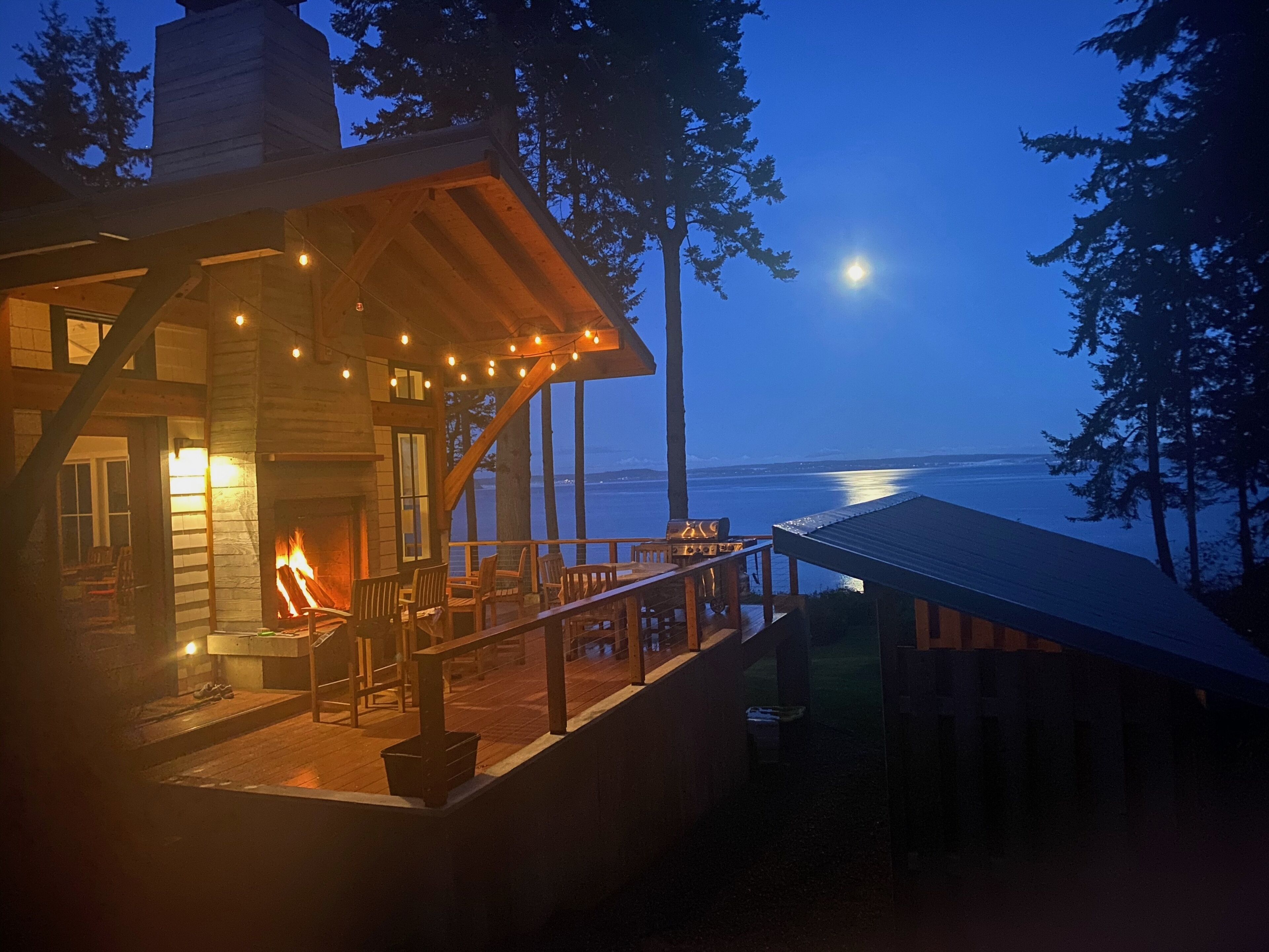 Private Waterfront Getaway - Ultimate in Work-From-Home Luxury