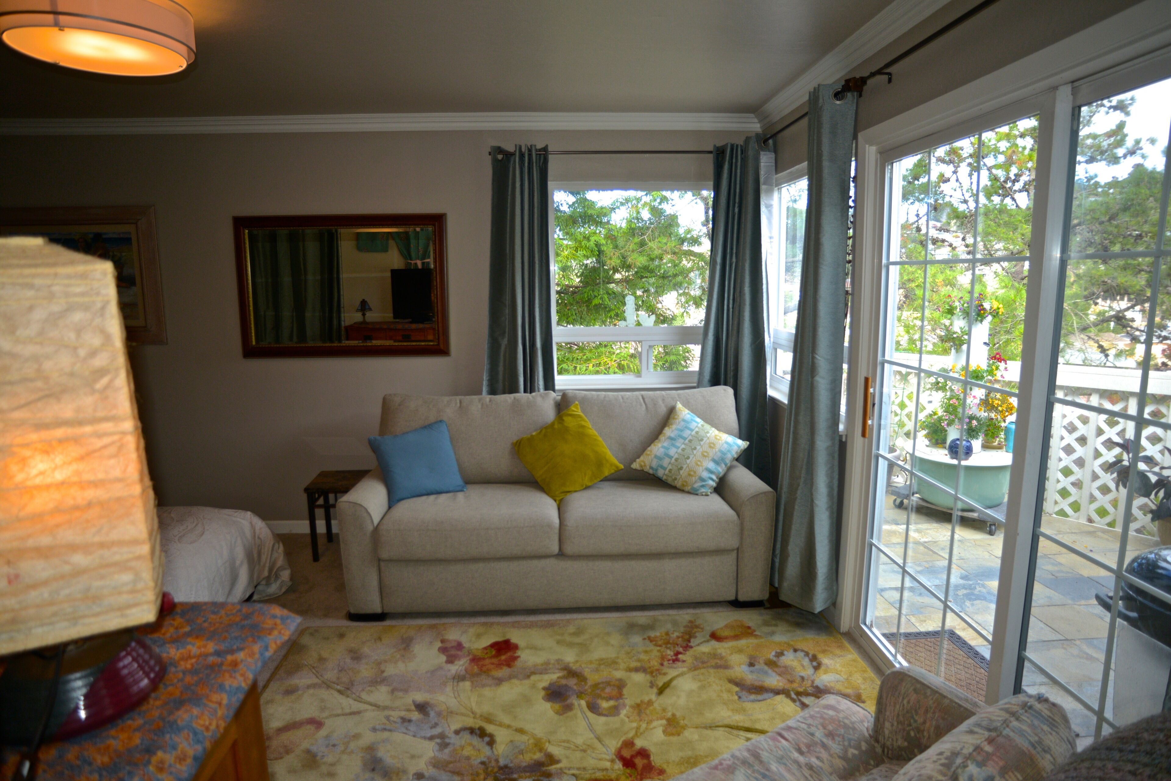 Spacious Master Bedroom, Private Bath & Entrance, Deck, BBQ, 2 d min, 2 per max.