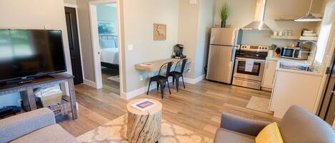 TV, Netflix, Hulu, streaming services