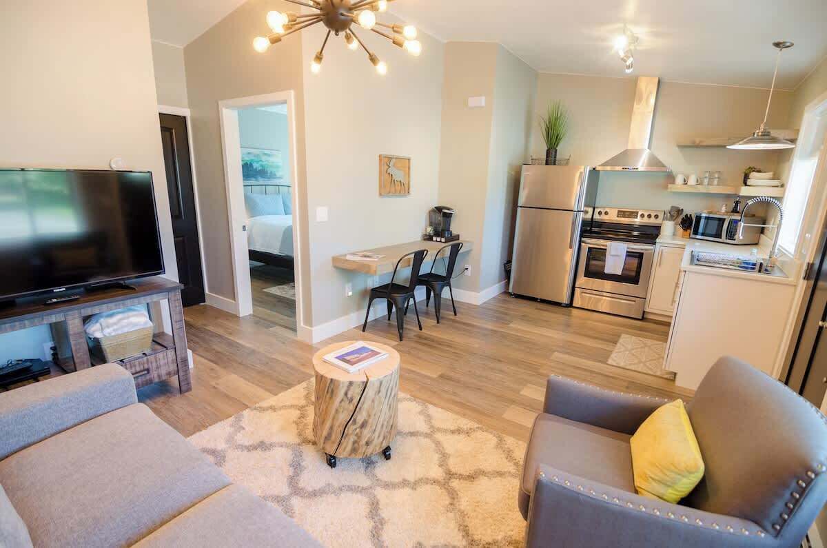 TV, Netflix, Hulu, streaming services