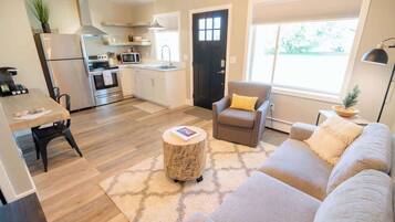 TV, Netflix, Hulu, streaming services