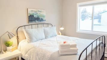 1 bedroom, iron/ironing board, travel cot, WiFi