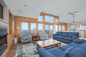 Téléviseur, foyer, lecteur de DVD, chaîne audio