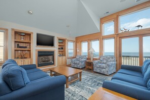 Fernseher, Kamin, DVD-Player, Stereoanlage