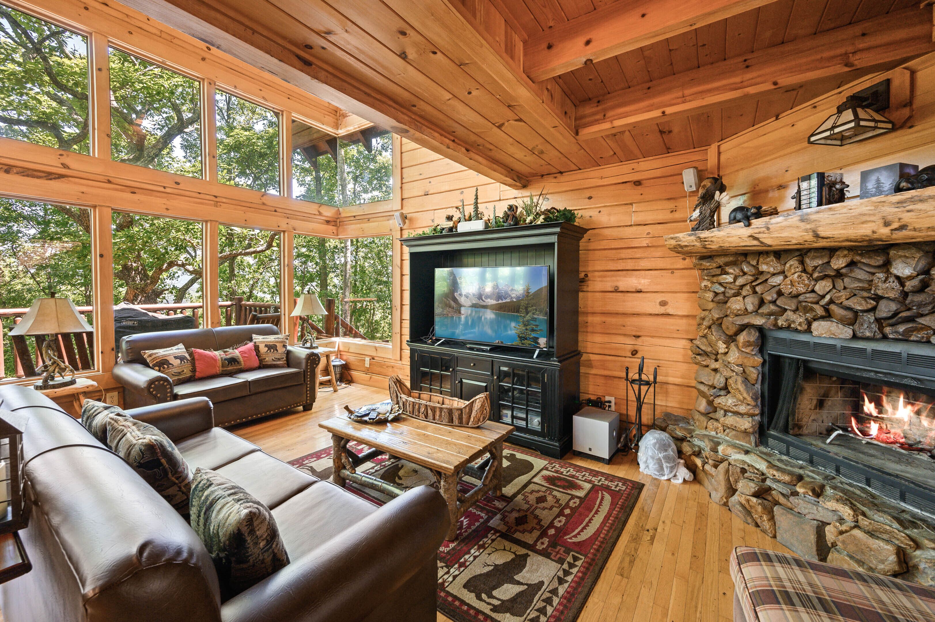 ⭐️Smoky MNT Top View⭐️2 Connected Log Cabin⭐King Suite⭐️2100ft²⭐HotTub⭐Firepit⭐