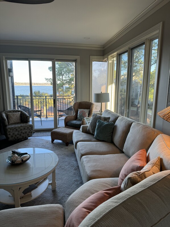 Smart TV, fireplace, DVD player, books