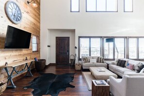 Télévision, cheminée