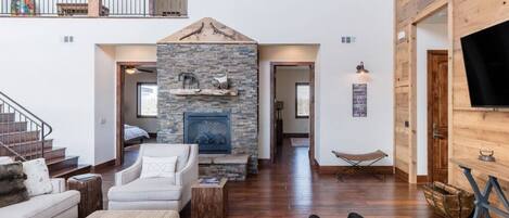 Televisión, chimenea