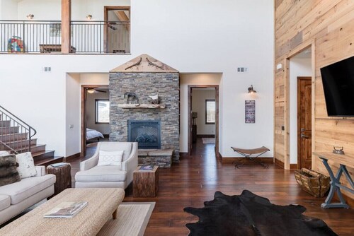 Luxury 150-Acre Ranch w/ Hot Tub, Panoramic Views & Privacy Near Paso Robles