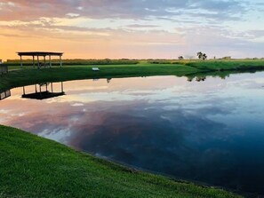 Property grounds - Cute 1st Floor 1/1 on Salt water Pond W/pier, Steps To Beach, Pool,Spa,Gym,Sauna (Corpus Christi)