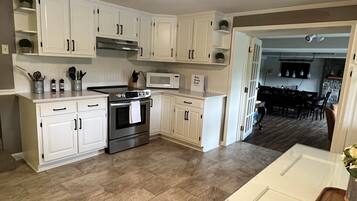 Frigorífic, microones, forn i placa de cuina